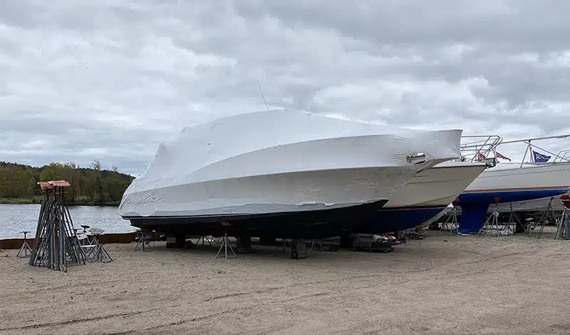 Båter på lagring utendørs